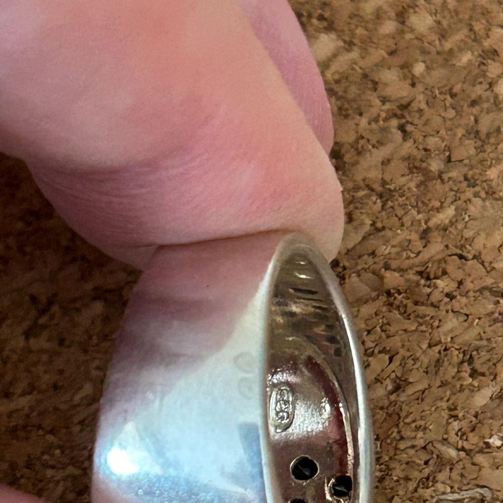 Elegant Black and Silver Women's Ring - Picture 3 of 4